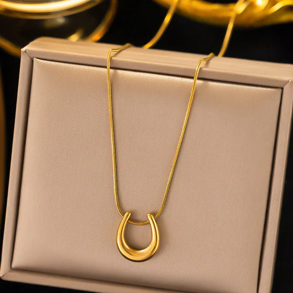 Horseshoe Pendant Necklace Anti Tarnish