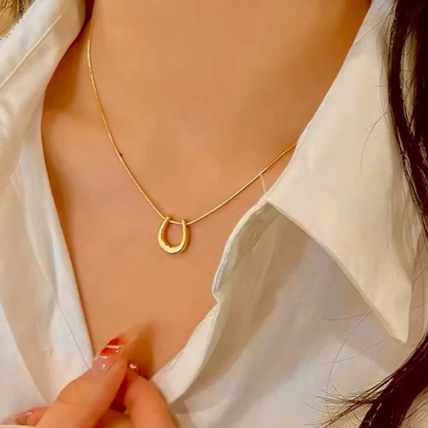 Horseshoe Pendant Necklace Anti Tarnish