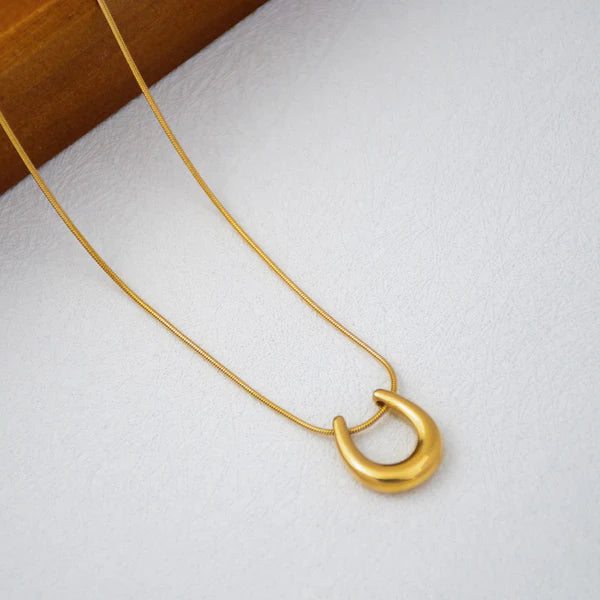 Horseshoe Pendant Necklace Anti Tarnish