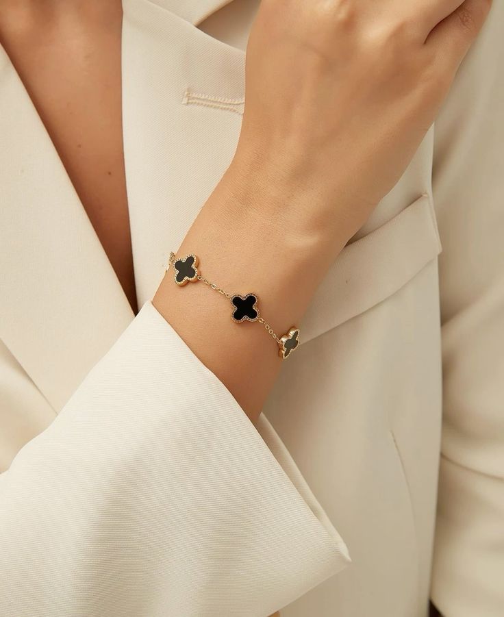 Reversable Black and White Clover Bracelet Anti Tarnish (Van Cleef)