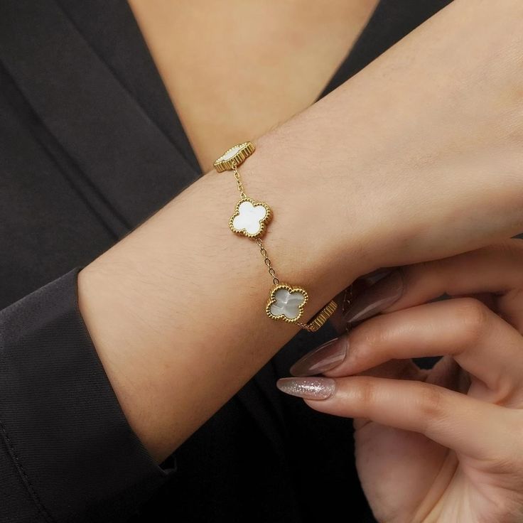 Reversable Black and White Clover Bracelet Anti Tarnish (Van Cleef)