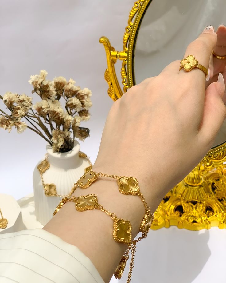 Golden Van Cleef Bracelet Anti Tarnish